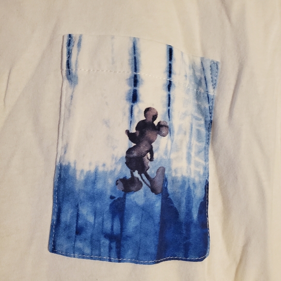 New Uniqlo Disney tshirt - Picture 2 of 3